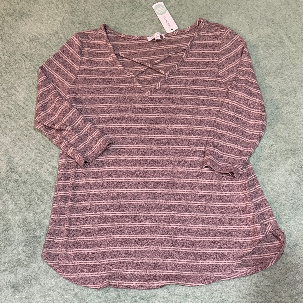 Emory Park White and Gray Striped Long Sleeve V-Neck